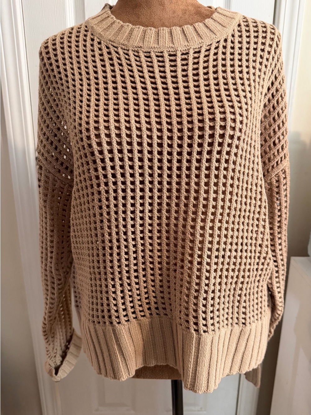 Women’s Open-Knit Crewneck Sweater in Tan Sz Small
